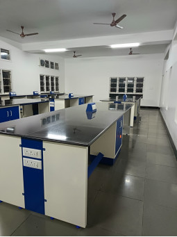 PHYSICS LABORATORY CLASSROOM